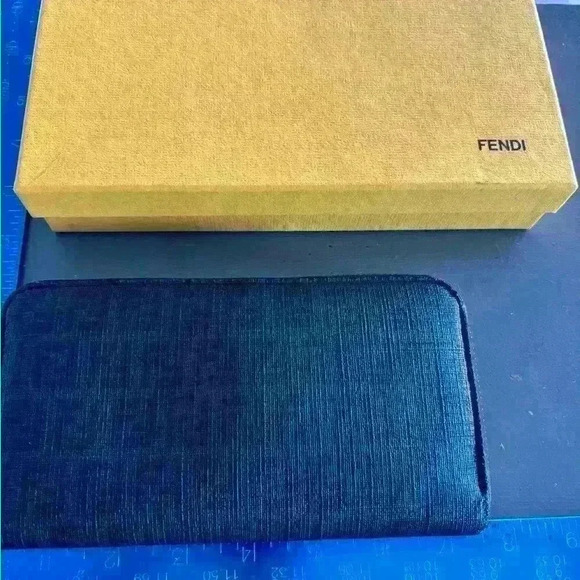 FENDI FF Zucchino Coated Canvas Zip Around Wallet Black Signature with gold zip - Picture 2 of 12